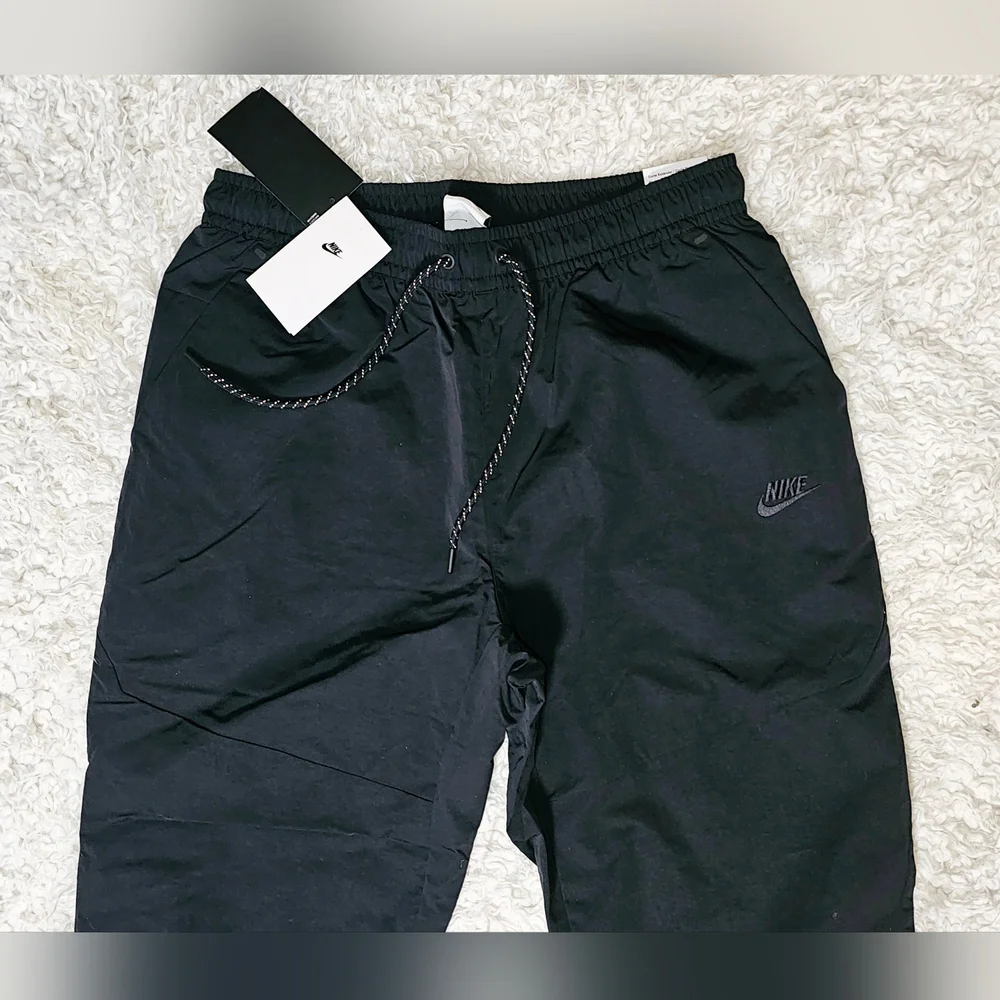 New Nike standard fit tapered leg regular length joggers/pants, size Large - Picture 7 of 7